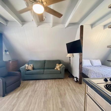 Calm Waters Resort Indian Point Extérieur photo