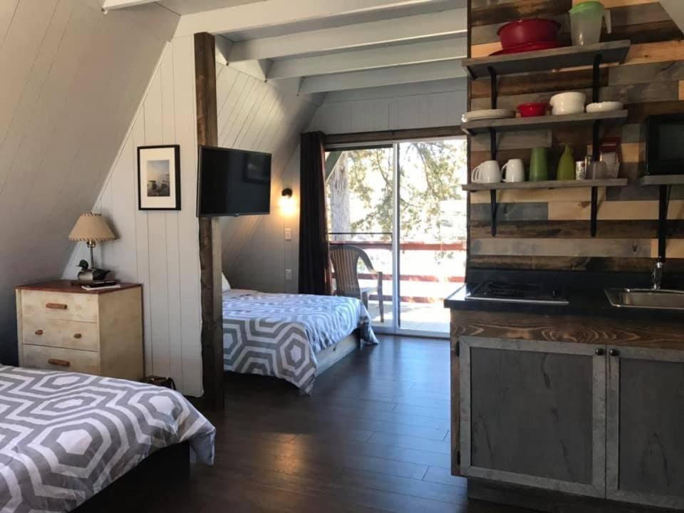 Calm Waters Resort Indian Point Extérieur photo
