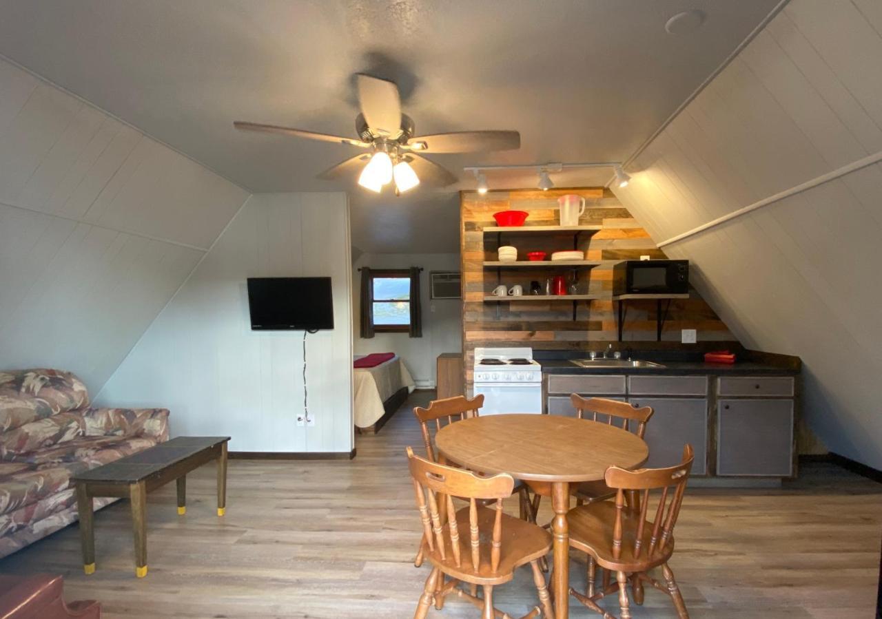 Calm Waters Resort Indian Point Extérieur photo