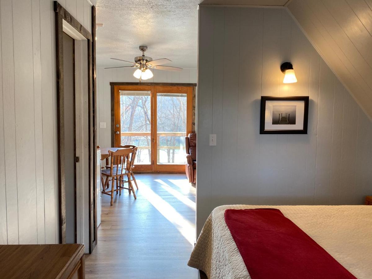 Calm Waters Resort Indian Point Extérieur photo