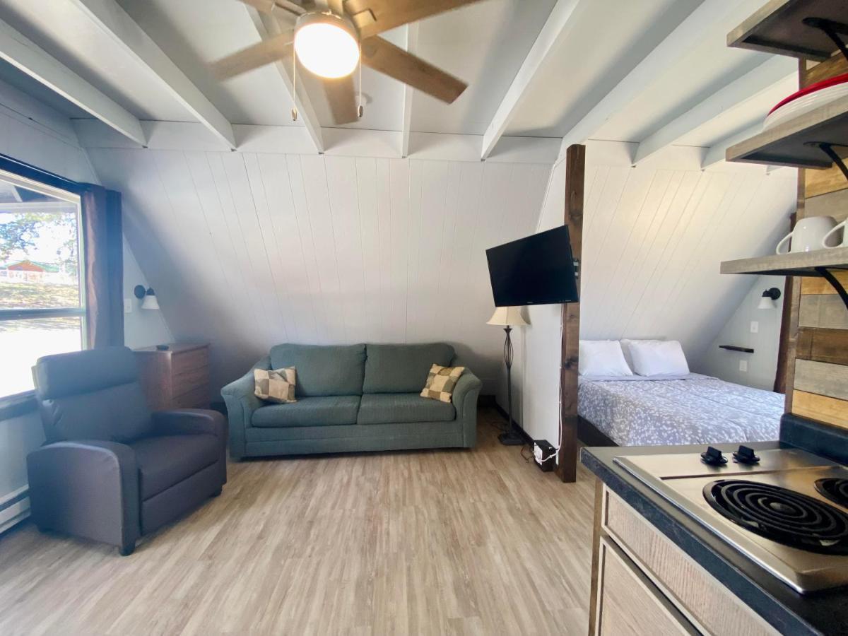 Calm Waters Resort Indian Point Extérieur photo