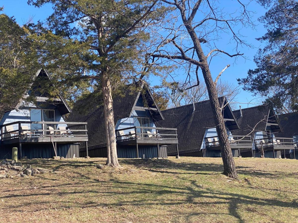 Calm Waters Resort Indian Point Extérieur photo