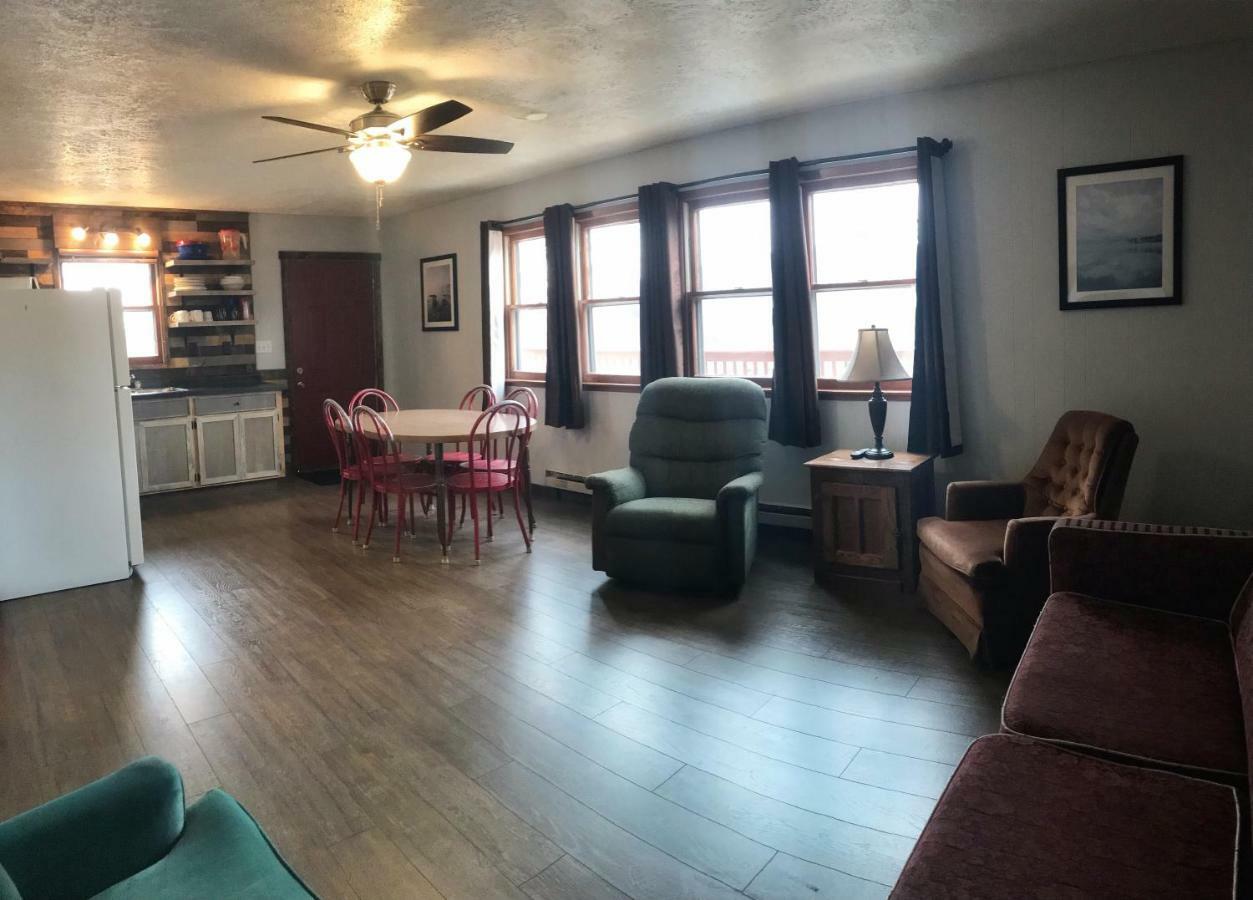 Calm Waters Resort Indian Point Extérieur photo