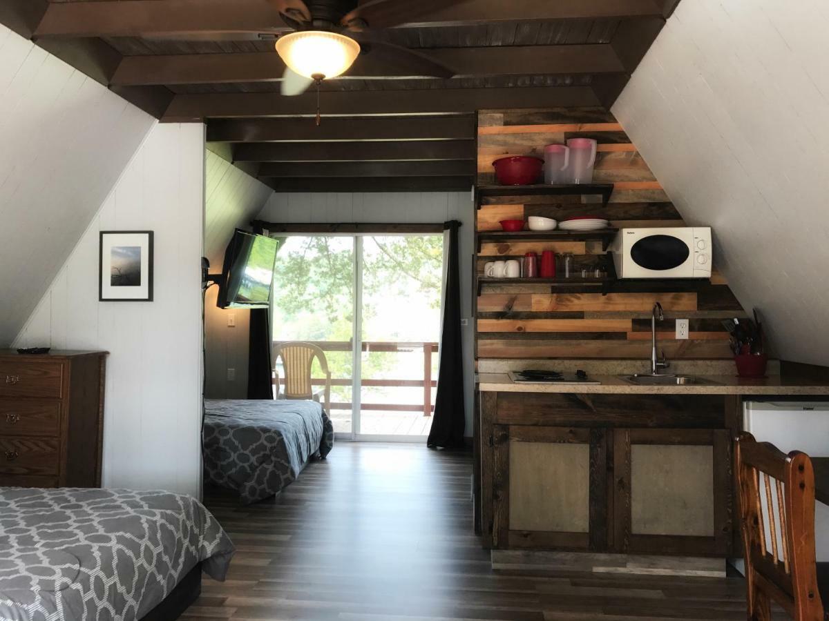 Calm Waters Resort Indian Point Extérieur photo