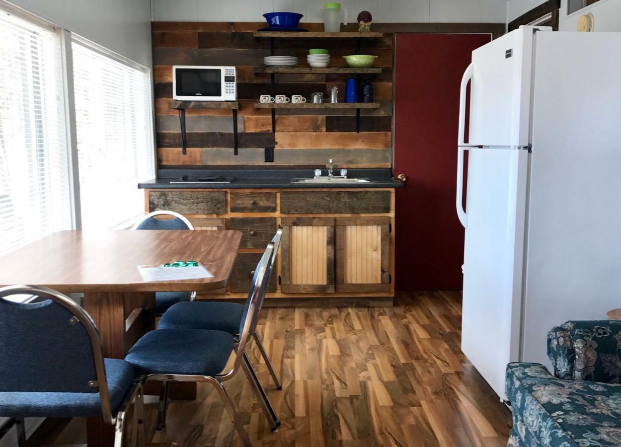 Calm Waters Resort Indian Point Extérieur photo